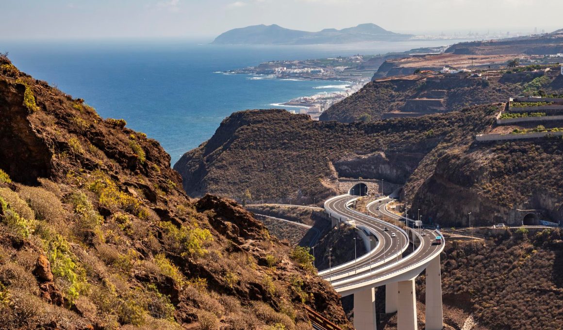 Puente de carretera en la costa norte de Gran Canaria