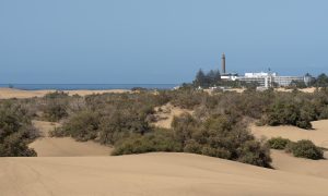 Dunas de Maspalomas y Faro de Maspalomas en la costa sur de Gran Canaria