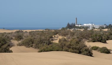 Dunas de Maspalomas y Faro de Maspalomas en la costa sur de Gran Canaria