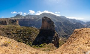 Paisaje panorámico de Roque Nublo en Gran Canaria
