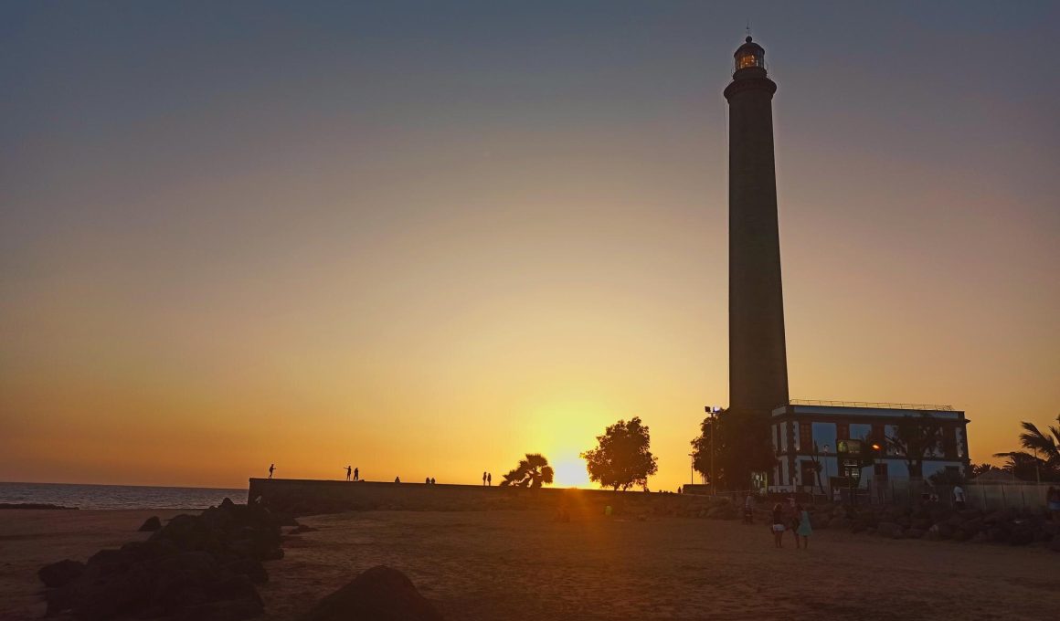 Faro de Maspalomas al atardecer en Gran Canaria