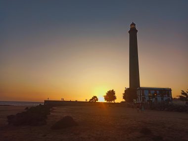 Faro de Maspalomas al atardecer en Gran Canaria